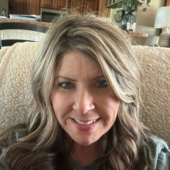 Meet your Posher, Tracie - Picture 1 of 1